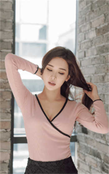 在车上从后面进入
