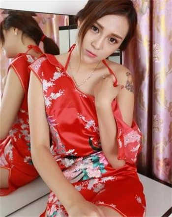 商务出差女老板戴绿子