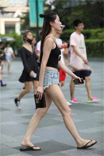 抖音办公室女老板