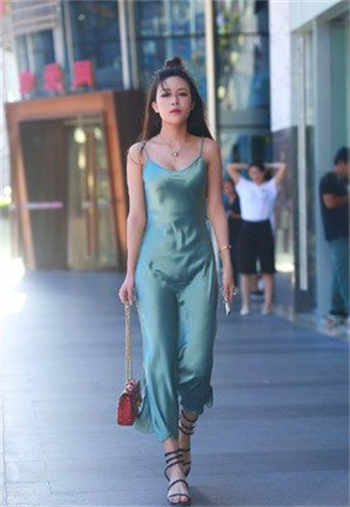 丈夫晋升和妻子领导木鱼