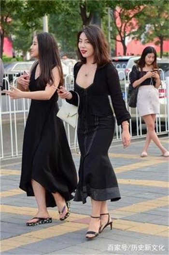 五岁小太子偷小粉娃
