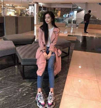 买车睡女销售员过程