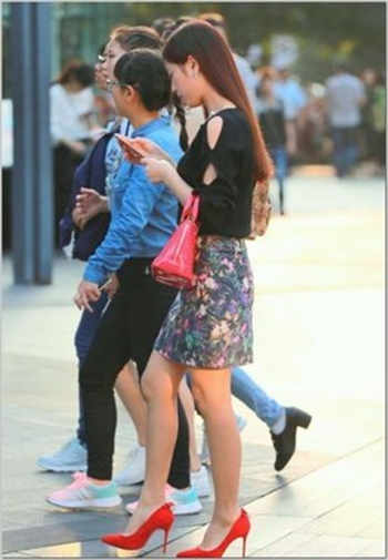 发现妈妈房间有人怎么办