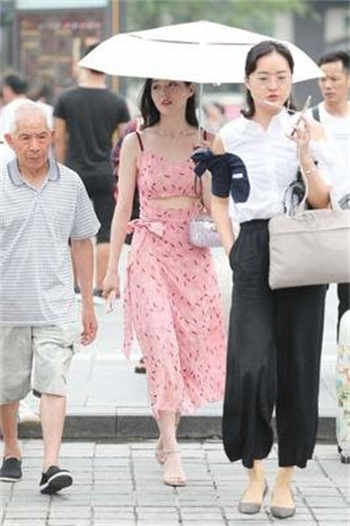 窃窃私语赵青老周免费阅读