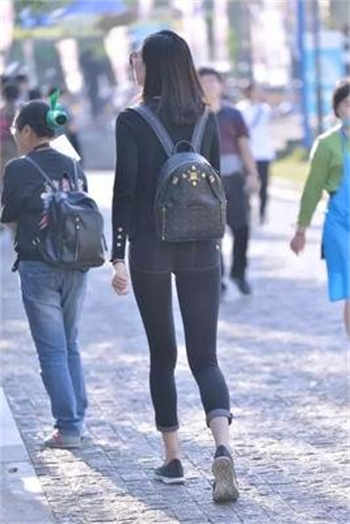 人肉花瓶吊奶玩法